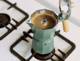 Clasificación arancelaria de cafeteras: caso práctico con códigos TARIC